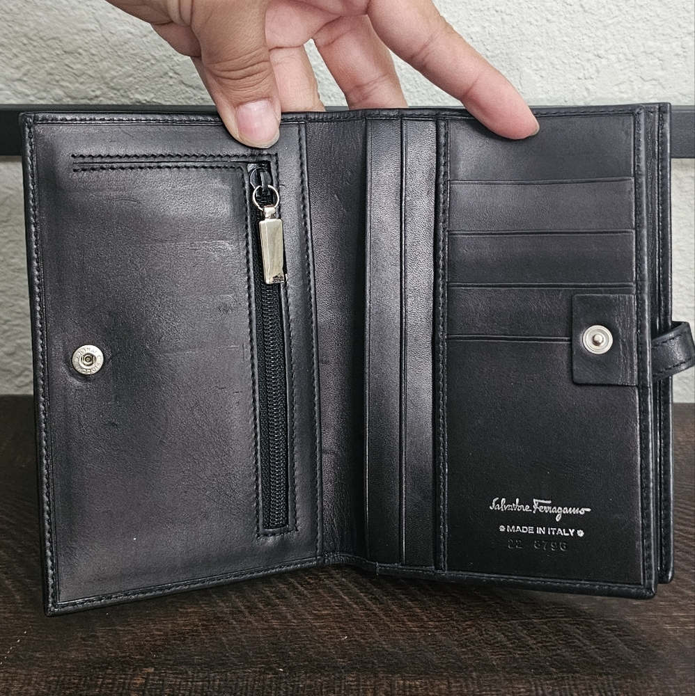 Salvatore Ferragamo passport wallet - Picture 3 of 3